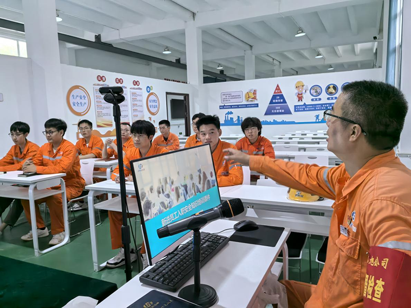 弘旭公司開展新入職員工安全培訓(xùn)(圖1) 弘旭公司開展新入職員工安全培訓(xùn)(圖1)