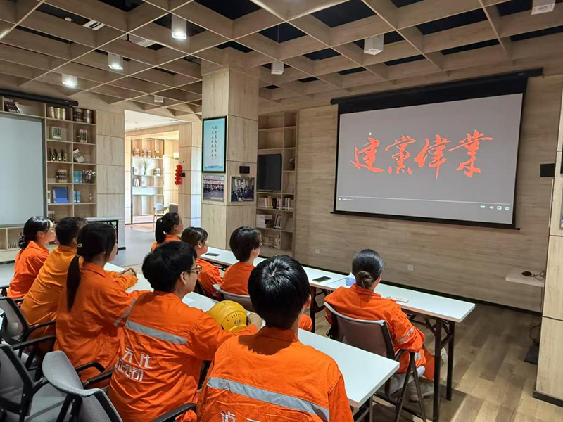 弘旭團總支開展“光影淬初心 熒幕鑄黨魂”觀看紅色影片活動(圖1) 弘旭團總支開展“光影淬初心 熒幕鑄黨魂”觀看紅色影片活動(圖1)