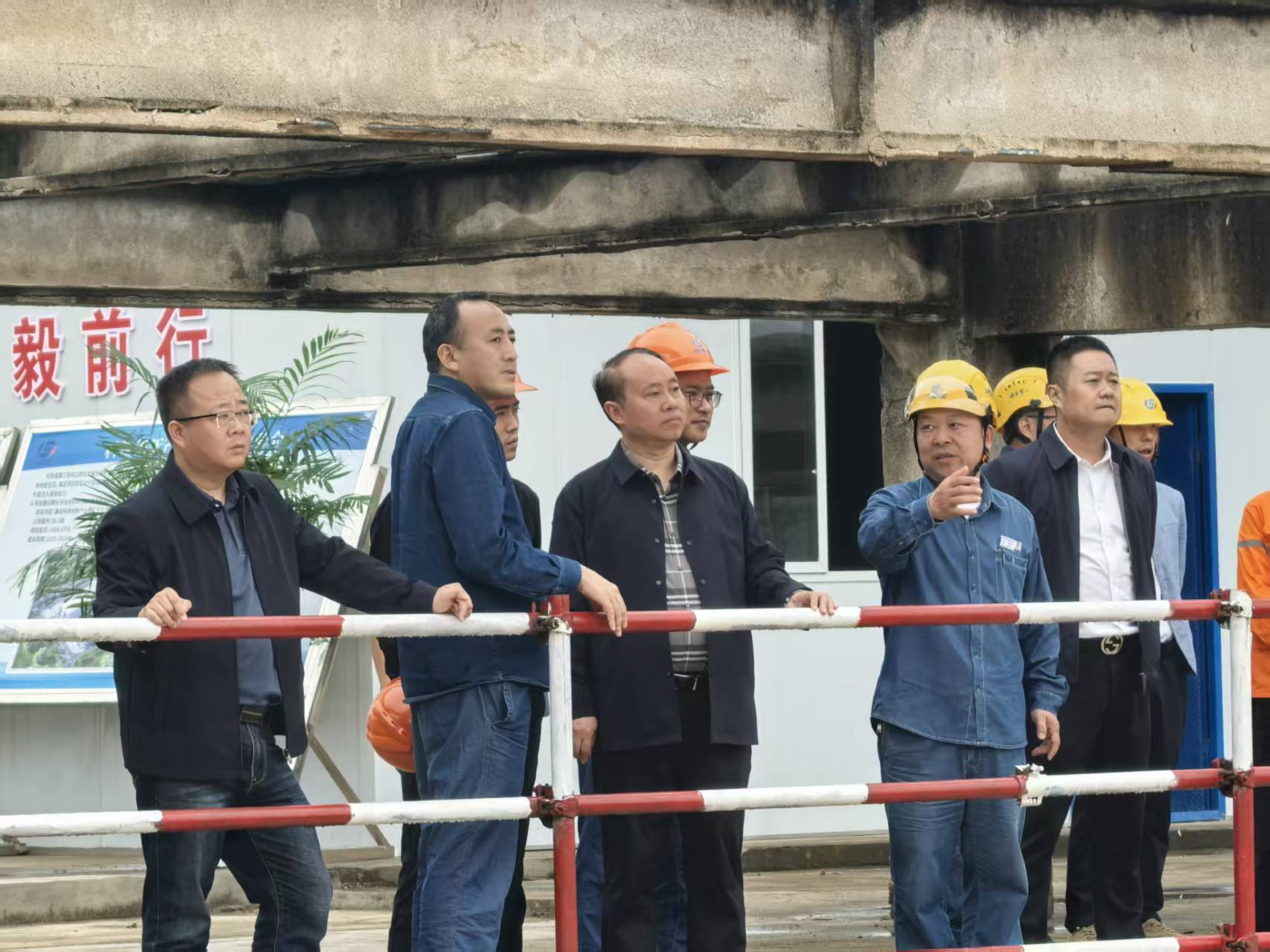 瀘天化弘旭公司全面打響四季度攻堅戰(zhàn)(圖7) 瀘天化弘旭公司全面打響四季度攻堅戰(zhàn)(圖7)